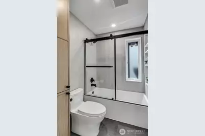 2622 Mayfair Avenue N, Seattle, WA 98109 - Photo 29