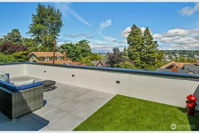 2622 Mayfair Avenue N, Seattle, WA 98109 - Photo 7