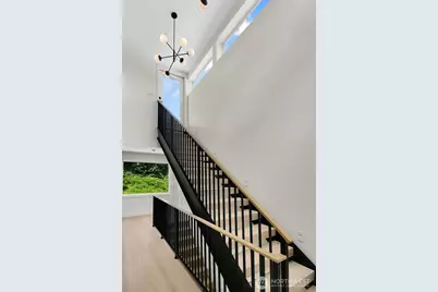 2622 Mayfair Avenue N, Seattle, WA 98109 - Photo 31