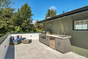2622 Mayfair Ave N, Seattle, WA 98109 - Photo 37