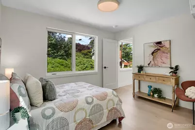 2622 Mayfair Avenue N, Seattle, WA 98109 - Photo 27