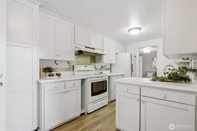 9837 Belfair Road, Bellevue, WA 98004 - Photo 17