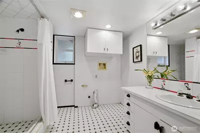 9837 Belfair Road, Bellevue, WA 98004 - Photo 21