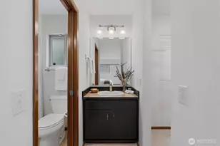 818 W Argand St, Seattle, WA 98119 - Photo 17