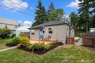 7915 18th Ave SW, Seattle, WA 98106 - Photo 3