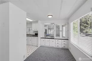 18425 NE 95th St, Redmond, WA 98052 - Photo 9