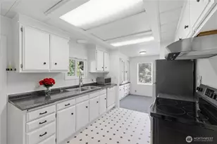 18425 NE 95th St, Redmond, WA 98052 - Photo 11