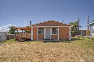 9871 Highland Dr NE, Moses Lake, WA 98837 - Photo 1
