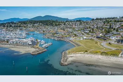 2207 Skyline Way, Anacortes, WA 98221 - Photo 33