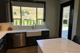 949 N Newport Loop, East Wenatchee, WA 98802 - Photo 3