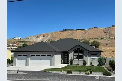 949 N Newport Loop, East Wenatchee, WA 98802 - Photo 1