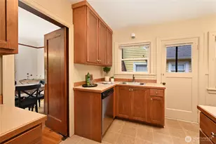 2562 6th Ave W, Seattle, WA 98119 - Photo 11