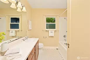 2562 6th Ave W, Seattle, WA 98119 - Photo 19
