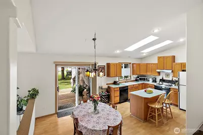 21215 122nd Street Ct E, Bonney Lake, WA 98391 - Photo 13