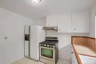 7525 200th St SW, Lynnwood, WA 98036 - Photo 11