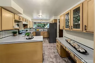 1108 NE 106th St, Seattle, WA 98125 - Photo 15