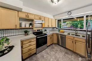 1108 NE 106th St, Seattle, WA 98125 - Photo 17