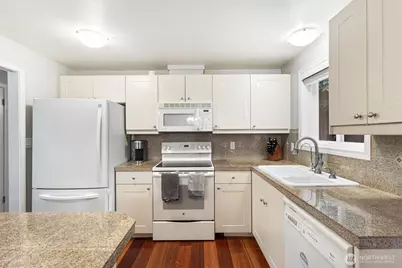 6435 NE 198th Street, Kenmore, WA 98028 - Photo 13