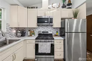 21709 121st St Ct E, Bonney Lake, WA 98391 - Photo 13