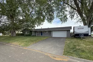 22 NE Tremont Dr, College Place, WA 99324 - Photo 3