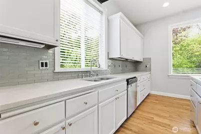 1915 10th Street Pl SW, Puyallup, WA 98371 - Photo 9