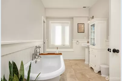 12168 Sunrise Drive NE, Bainbridge Island, WA 98110 - Photo 25