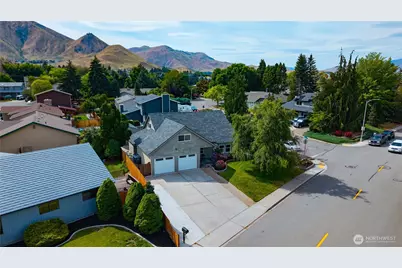 712 Lambert Street, Wenatchee, WA 98801 - Photo 3
