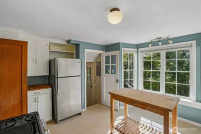 739 N 165th Street, Shoreline, WA 98133 - Photo 11