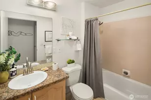 4528 8th Ave NE, Seattle, WA 98105 - Photo 17