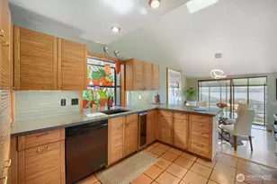 6430 East Side Dr NE, Tacoma, WA 98422 - Photo 7