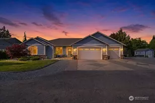 208 Lilly Ln, Mount Vernon, WA 98274 - Photo 5
