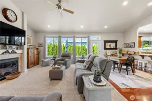 208 Lilly Ln, Mount Vernon, WA 98274 - Photo 11