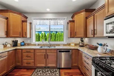 208 Lilly Lane, Mount Vernon, WA 98274 - Photo 17