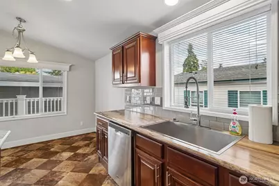 14322 Admiralty Way #6, Lynnwood, WA 98087 - Photo 11