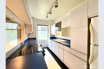 1017 Minor Avenue #702, Seattle, WA 98104 - Photo 13