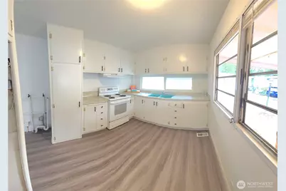 4024 NW Nw Country Lane NW #38, Bremerton, WA 98312 - Photo 3