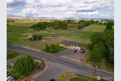1811 Beam Road, Granger, WA 98932 - Photo 9