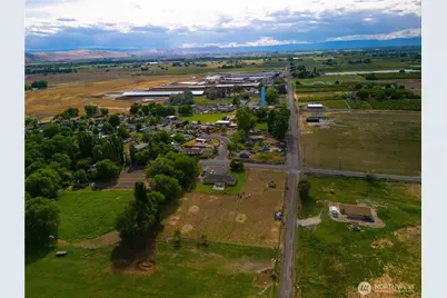 1811 Beam Road, Granger, WA 98932 - Photo 17