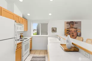 2432 Dexter Ave N, Seattle, WA 98109 - Photo 7