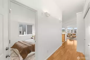 2432 Dexter Ave N, Seattle, WA 98109 - Photo 9