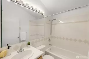 2432 Dexter Ave N, Seattle, WA 98109 - Photo 11