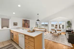 2432 Dexter Ave N, Seattle, WA 98109 - Photo 3