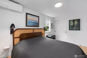 2400 E Howell St, Seattle, WA 98122 - Photo 17