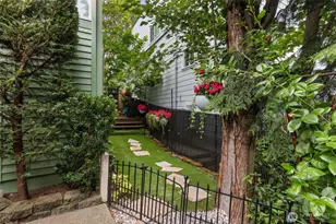 2400 E Howell St, Seattle, WA 98122 - Photo 33