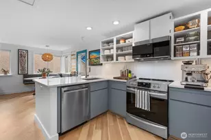 2400 E Howell St, Seattle, WA 98122 - Photo 13