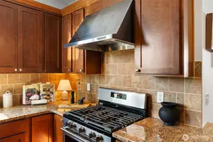 2400 W Boston St, Seattle, WA 98199 - Photo 11