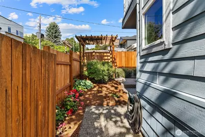 2400 W Boston Street, Seattle, WA 98199 - Photo 27