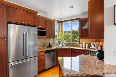 2400 W Boston Street, Seattle, WA 98199 - Photo 9