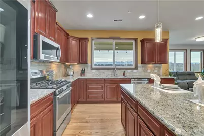 10908 177th Avenue Ct E, Bonney Lake, WA 98391 - Photo 7