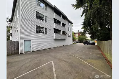 555 N 105th Street, Seattle, WA 98133 - Photo 19